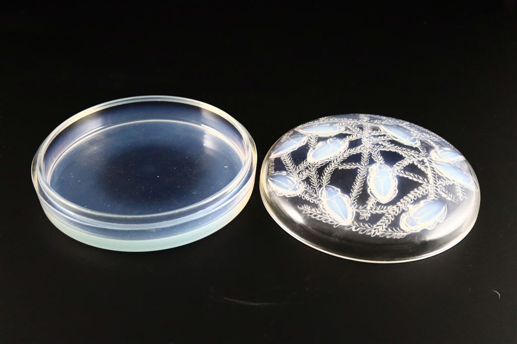 René Lalique. A pre-war opalescent glass Cleones pattern box and cover, no.49, designed in 1921, 17cm diameter